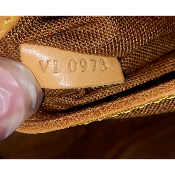 Authentic Louis Vuitton Alma PM Monogram PM Travel Handbag - Ivy - Picture 8 of 9